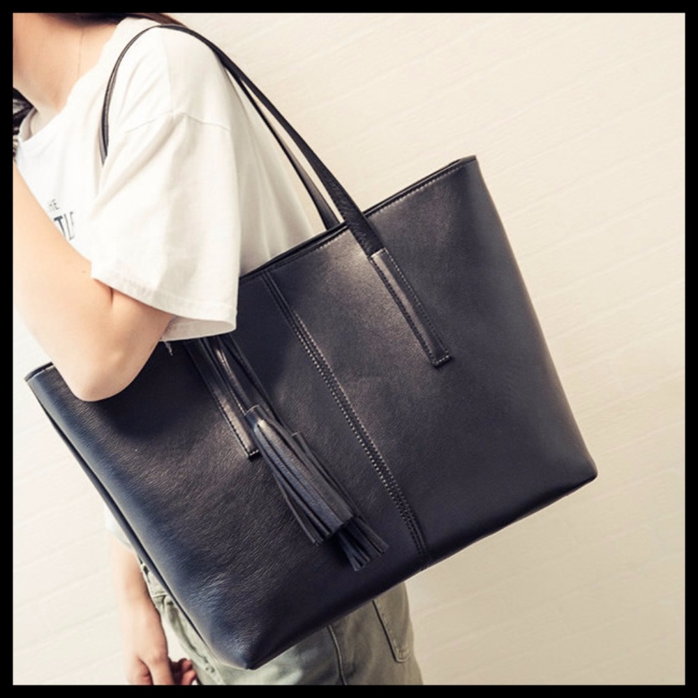 NEW RENATA Shoulder Bag - Picture 3 of 8